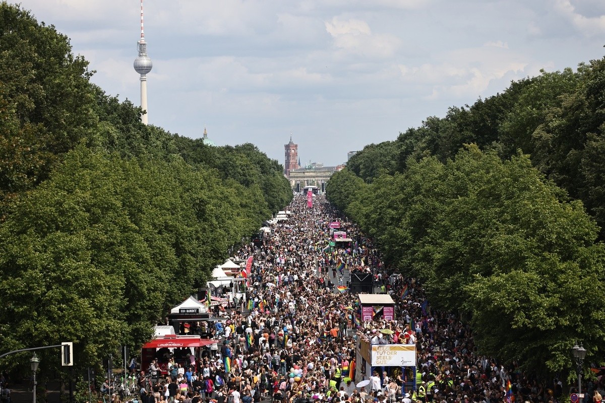 epa10762128 Participants move in front of the Brandenburg Gate (C) and the TV tower (L) during the 'CSD Berlin 2023' the 45th Christopher Street Day parade in Berlin, Germany, 22 July 2023.  ...