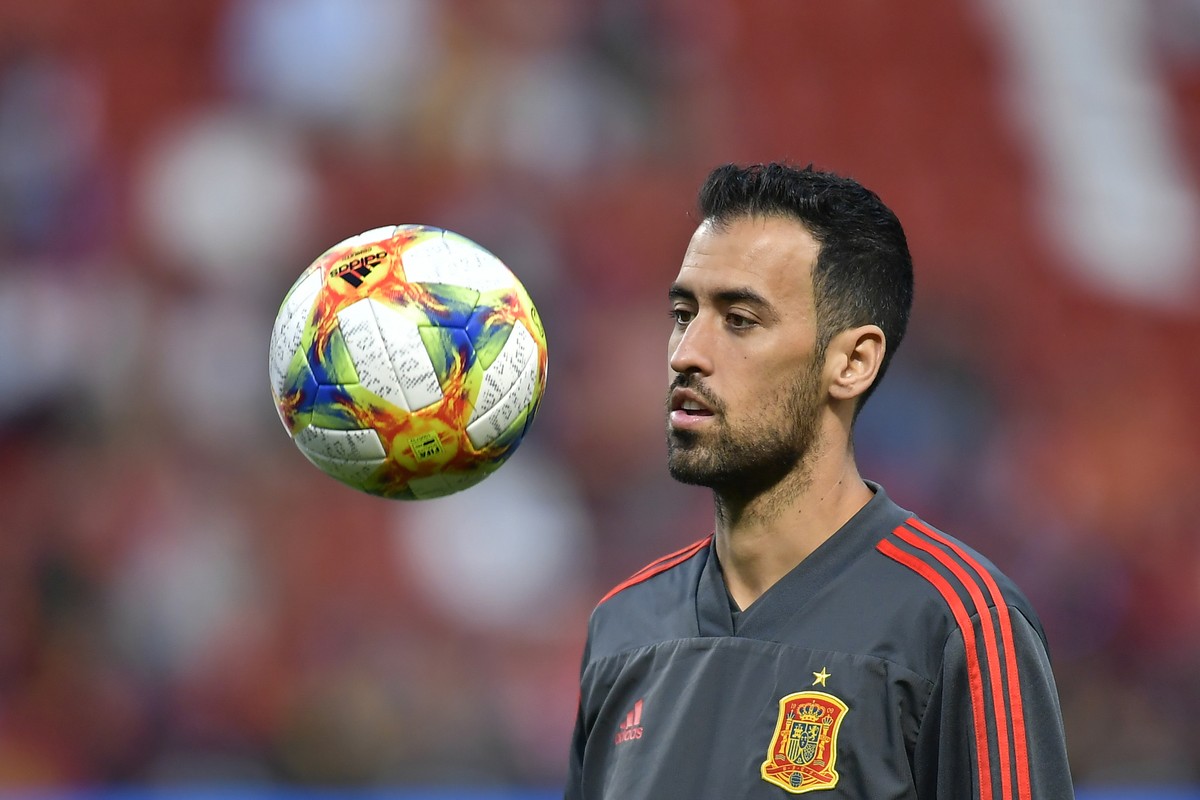 ARCHIV - ZU DEN TEAMS DER GRUPPE E AN DER UEFA EURO 2020 FUSSBALL EUROPAMEISTERSCHAFT STELLEN WIR IHNEN FOLGENDES BILDMATERIAL ZUR VERFUEGUNG � Spain's Sergio Busquets warms up before the Euro 20 ...