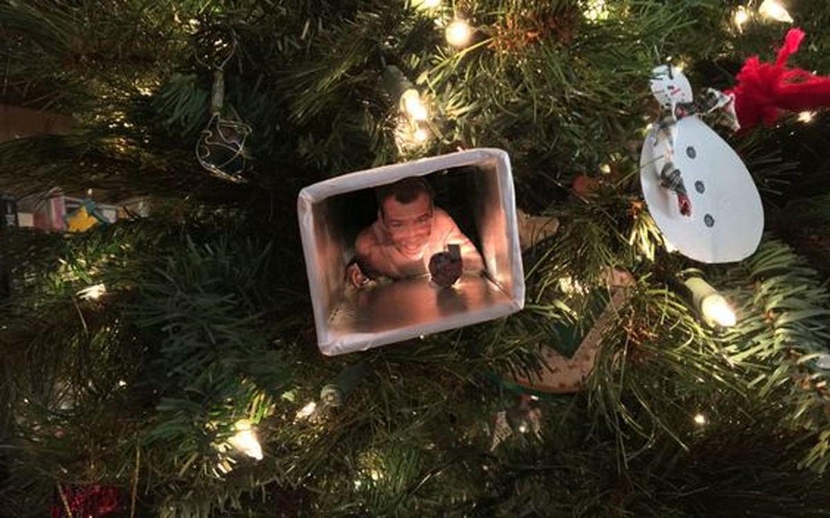 Stirb langsam Weihnachtsschmuck
https://www.pinterest.co.uk/pin/278308451953146649/