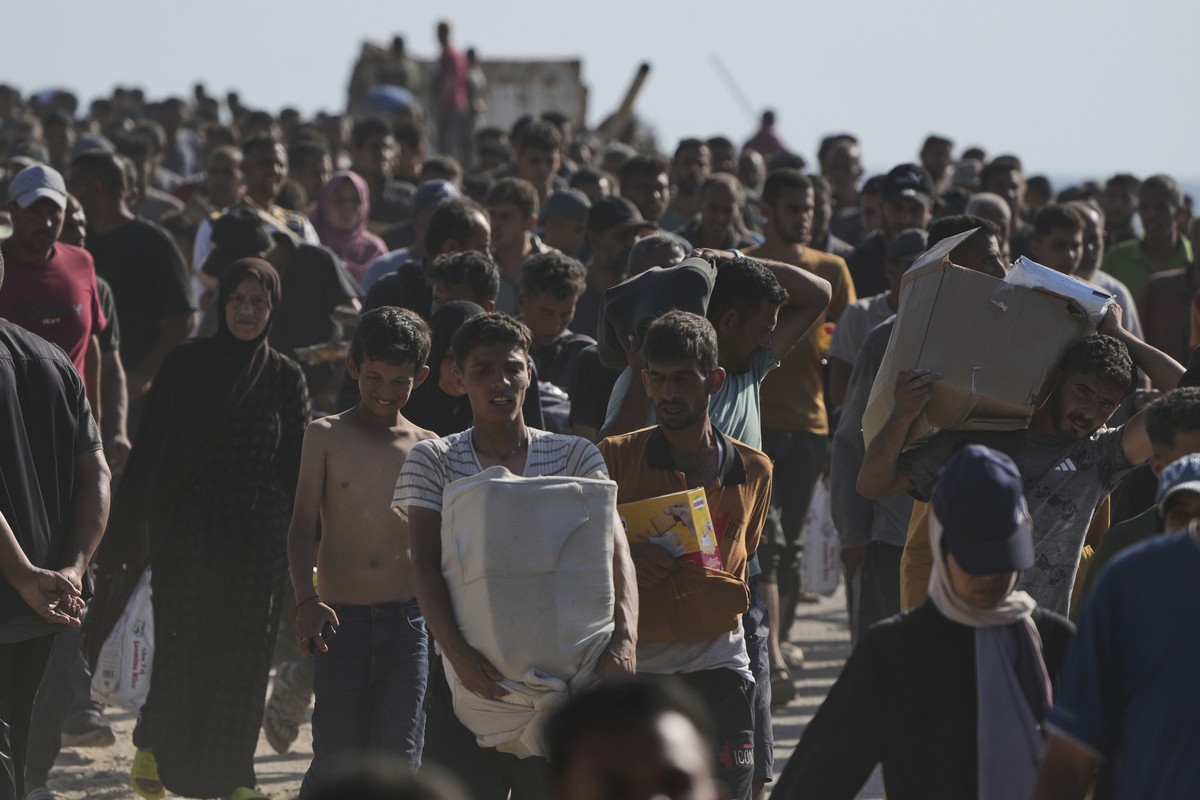 Palestinians carry boxes containing food and humanitarian aid packages delivered by the Gaza Humanitarian Foundation, a U.S.-backed organization approved by Israel, in Rafah, southern Gaza Strip, on T ...