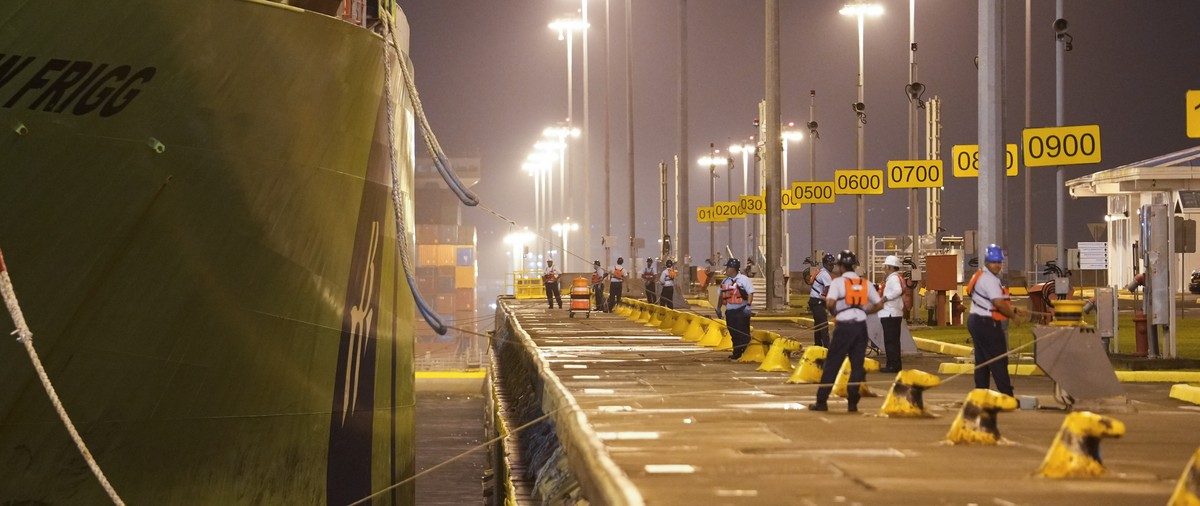 FILE - Workers dock a cargo ship at the Panama Canal's Cocoli locks in Panama City, Feb. 21, 2025. (AP Photo/Matias Delacroix, File)
Panama Canal