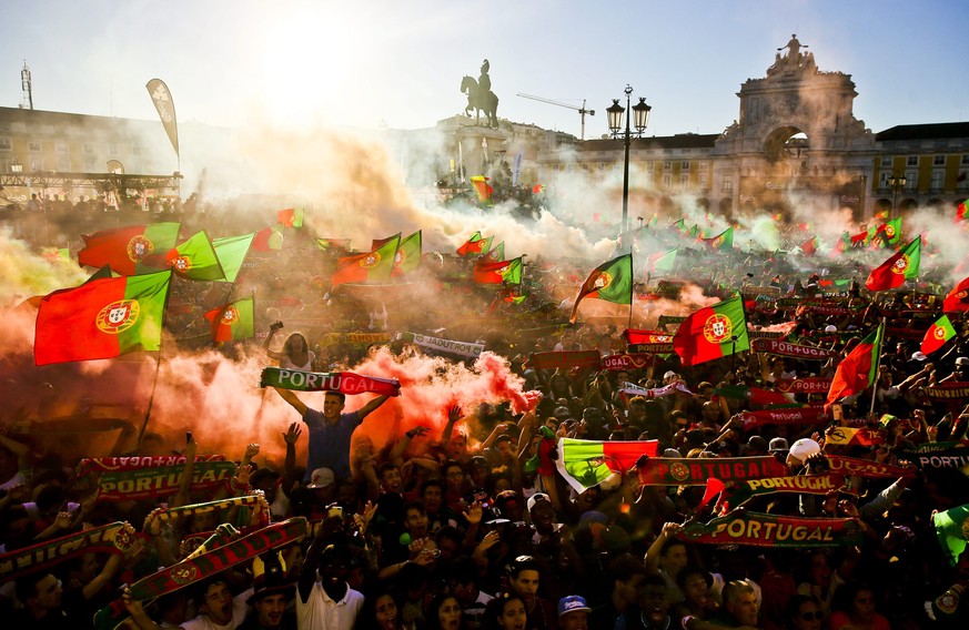Portugal, wie es lacht, feiert und feuert: Jubel-Bilder für (Pyro)-Ästethen