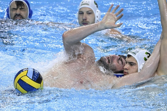 epa09147244 Gergo Fekete (R) of FTC-Telekom Waterpolo challenges Ante Corusic of Waspo Hannover for the ball during the men���s water polo LEN Champions League group stage match FTC-Telekom Waterpolo  ...