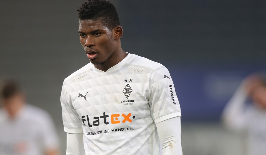 epa08915391 Moenchengladbach&#039;s Breel Embolo reacts during the German Bundesliga soccer match between DSC Arminia Bielefeld and Borussia Moenchengladbach in Bielefeld, Germany, 02 January 2021. EP ...