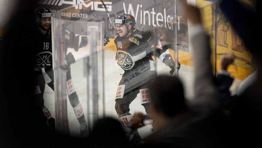 Lugano&#039;s player Alessio Bertaggia celebrates the 3-2 goal during the preliminary round game of National League Swiss Championship between HC Lugano and EV Zug at the ice stadium Corner Arena in L ...