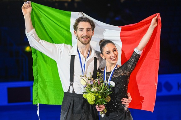 epa10431962 Winner pair Sara Conti and Niccolo Macii of Italy celebrate on the podium for the Pairs Free skating program of the ISU European Figure Skating Championships in Espoo, Finland, 26 January ...