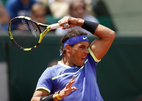 Spain&#039;s Rafael Nadal returns the ball to compatriot Roberto Bautista Agut during their fourth round match of the French Open tennis tournament at the Roland Garros stadium, Sunday, June 4, 2017 i ...