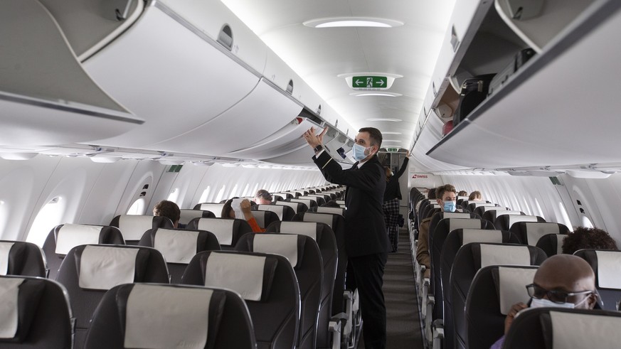 Auf Langstreckenflügen fliegt die Swiss derzeit mit einer Person weniger in den Kabinenbesatzung. 