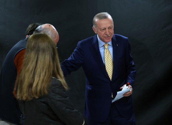 epa11252631 A handout photo made available by the Turkish President Press Office shows Turkish President Recep Tayyip Erdogan at a polling station during the local elections in Istanbul, Turkey, 31 Ma ...