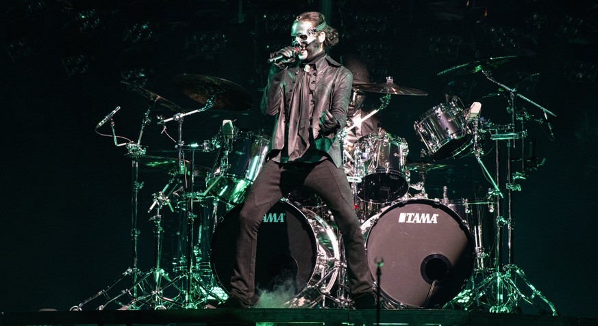 GHOST performing live at The O2 Arena, Greenwich, London on 19 April 2025 GHOST performing live at The O2 Arena, Greenwich, London on 19 April 2025 Papa Emeritus V Perpetua Tobias Forge , lead singer  ...