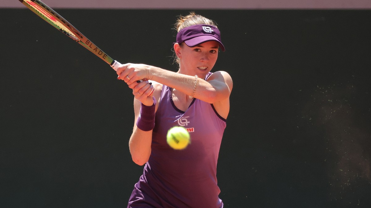 epa10666745 Simona Waltert of Switzerland hits a backhand in the Women's Singles 2nd Round match against Elisabetta Cocciaretto of Italy during the French Open Grand Slam tennis tournament at Rol ...