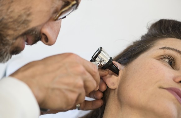 ARCHIV - ZUR STEIGERUNG DER GESUNDHEITSAUSGABEN AUFGRUND DER TEUREREN KRANKENKASSENPRAEMIEN STELLEN WIR IHNEN FOLGENDES ARCHIVBILD ZUR VERFUEGUNG. - ARCHIV - ZUR STEIGERUNG DER GESUNDHEITSAUSGABEN AUF ...