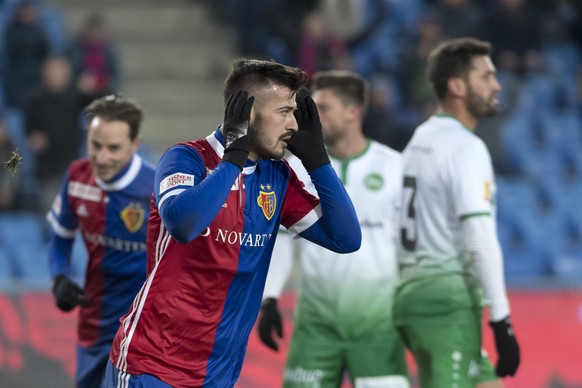 Basels Albian Ajeti jubelt nach seinem 1:0 im Fussball Meisterschaftsspiel der Super League zwischen dem FC Basel 1893 und dem FC St. Gallen 1879 im Stadion St. Jakob-Park in Basel, am Samstag, 9. Dez ...