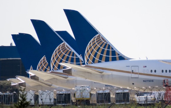 epa09533250 United Airlines jets sit lined up at O&#039;Hare International Airport in Chicago, Illinois, USA, 19 October 2021. United Airlines parent company, United Airlines Holdings, Inc., reported  ...