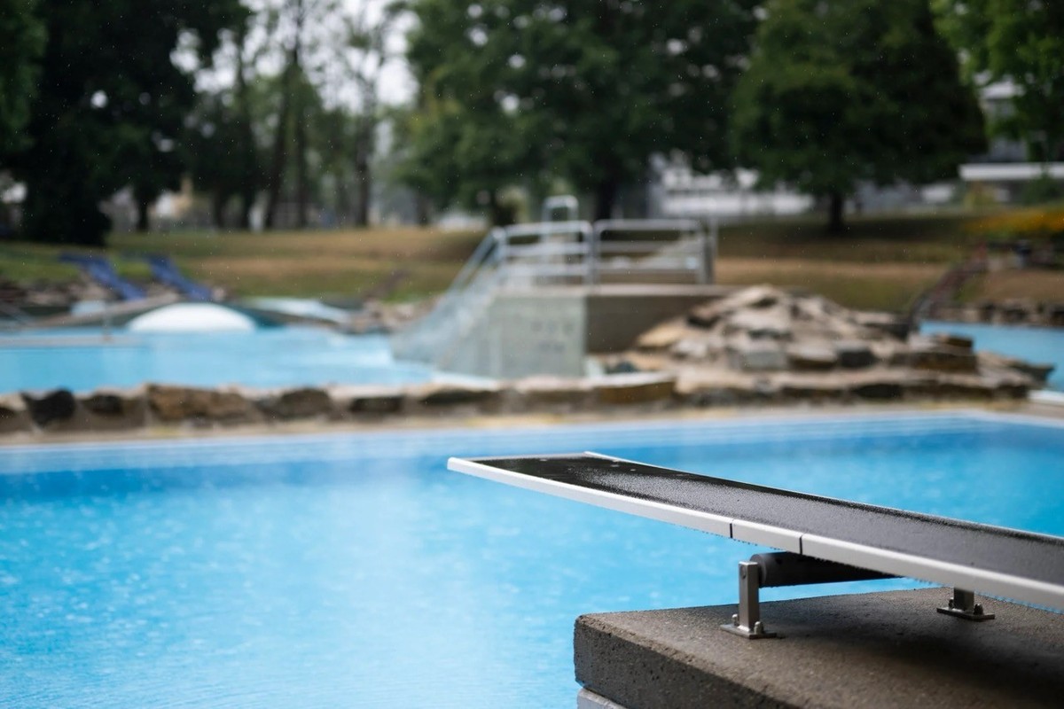 La piscine en plein air d'Uzwil a déjà fermé ses portes à la mi-août, deux semaines plus tôt que d'habitude. Les sources de la commune risquent en effet de se tarir.
