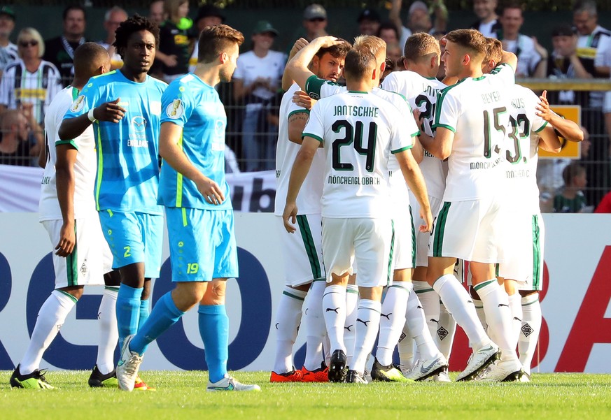 epa06958789 Moenchengladbach players celebrate their opening goal during the German DFB Cup first round soccer match between BSC Hastedt and Borussia Moenchengladach in Bremen, Germany, 19 August 2018 ...