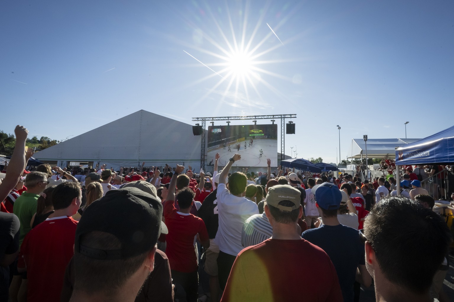 Switzerland's Fans at the public viewing in the fan zone Zurich during the 2026 IIHF Men's Ice Hockey World Championship preliminary round group A game between Switzerland and Hungary, in Zu ...