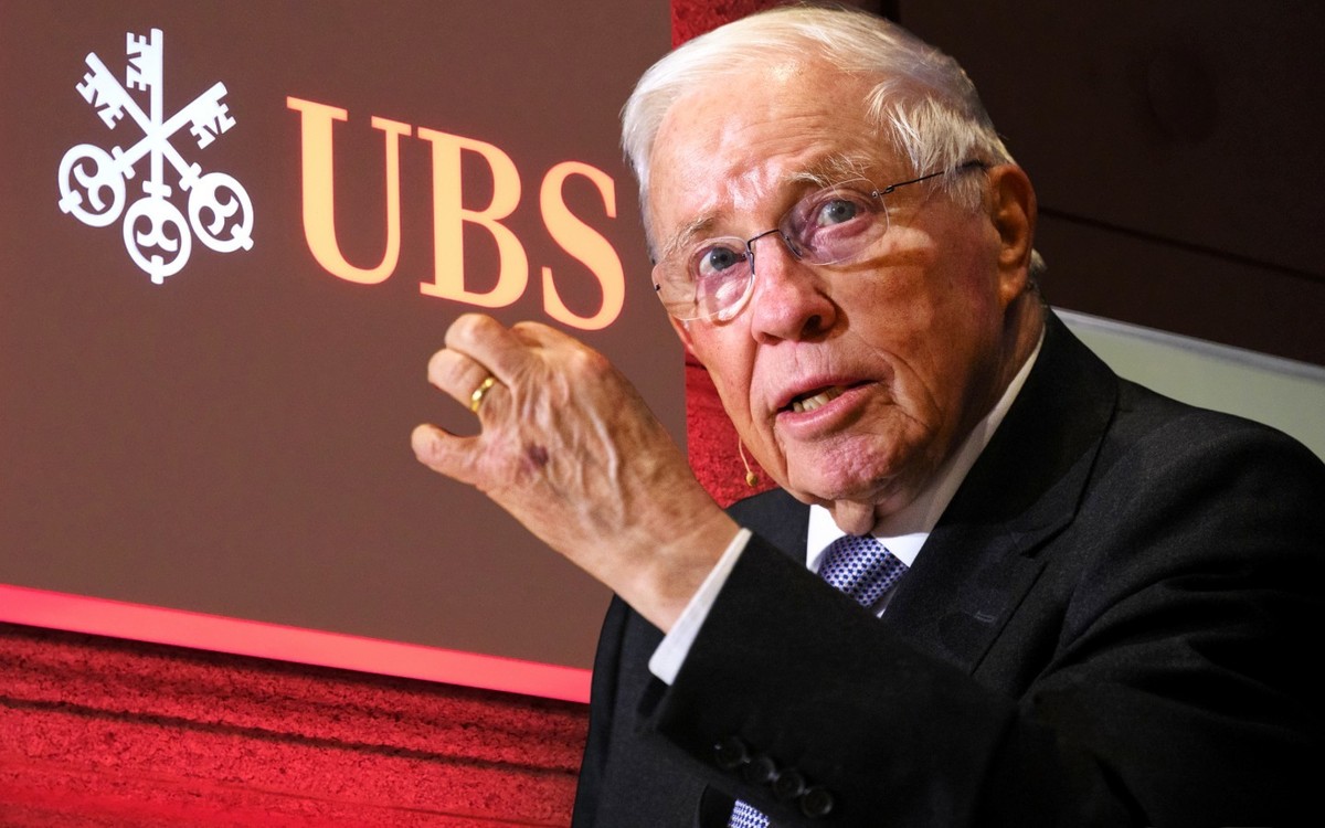 Christoph Blocher envisage une initiative populaire contre UBS.