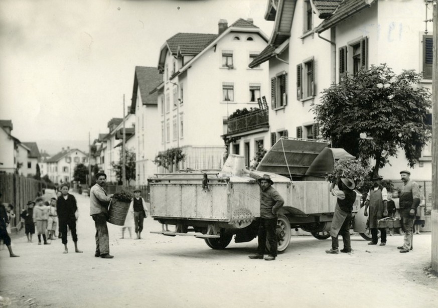 1917: Kehrichtabfuhr.