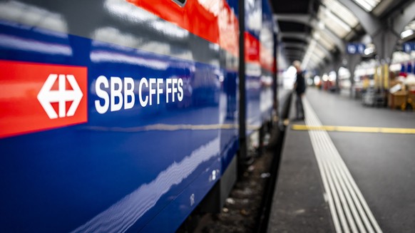 Ein Nightjet Nachtzug der SBB aufgenommen anlaesslich der Taufe des Zuges, am Donnerstag, 4. Dezember 2025 am Hauptbahnhof in Zuerich. Ab Dezember 2025 verkehren auf der Nachtzuglinie von Zuerich nach ...