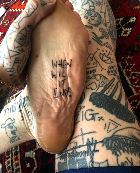 Corona Tattoos 21 Beispiele Die Du Nicht Nachstechen Lassen Solltest Corona Tattoos 21 Beispiele Die Du Nicht Nachstechen Lassen Solltest