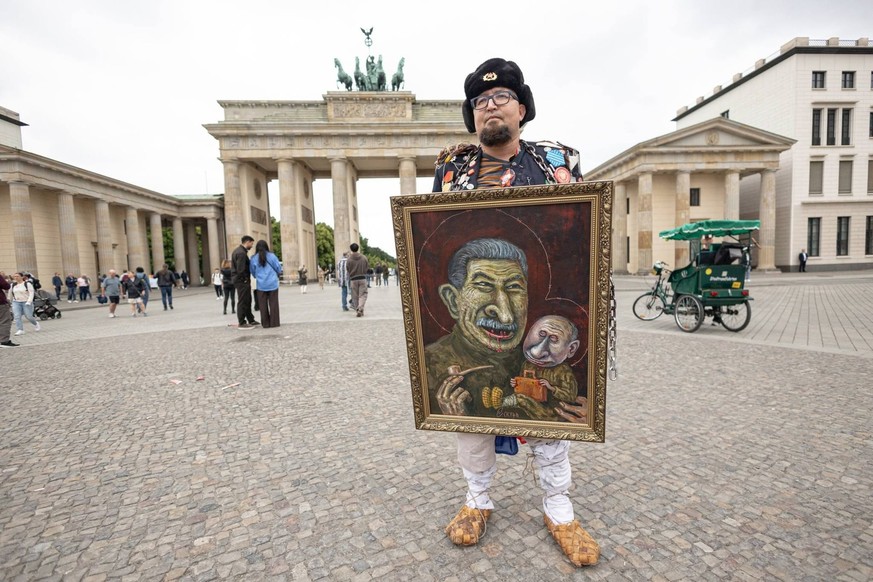 Der russische Karikaturist und Kreml-Kritiker Semjon Skrepetski ist in seinem Exil in Polen auf offener Strasse erschossen worden. (Juni 2026)
