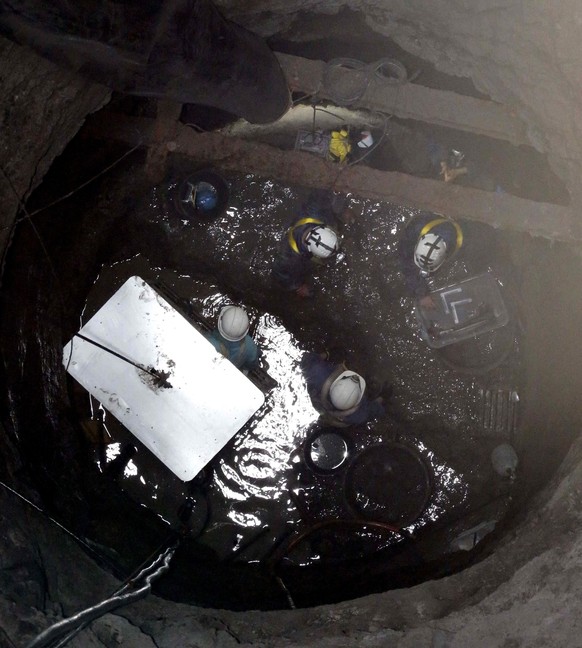 epa05894670 Archaeologists work in the well of Tenoya searching for the bodies of various victims of Franco&#039;s dictatorship in Arucas, Canary Islands, Spain, 07 April 2017. Spanish general Francis ...