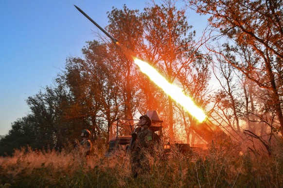 Russia Ukraine Military Operation Artillery Unit 8969329 10.07.2025 Russian servicemen of the Tsentr Centre group of forces fire a 9K55 Grad 1 multiple rocket launcher towards Ukrainian positions in t ...
