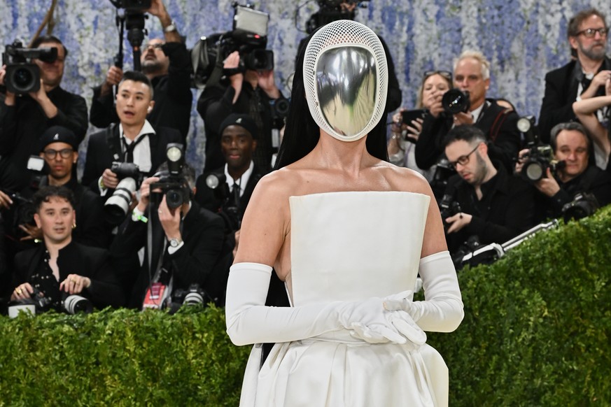 Hugh Jackman, Sutton Foster arrives at The Metropolitan Museum of Art's Costume Institute benefit gala celebrating the opening of the "Costume Art" exhibition on Monday, May 4, 2026, in ...