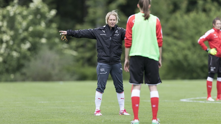 ZUR VORBEREITUNG DES SCHWEIZER FRAUEN FUSSBALLNATIONALTEAMS AUF DIE FUSSBALL-EUROPAMEISTERSCHAFT DER FRAUEN 2017 STELLEN WIR IHNEN HEUTE, MONTAG, 26. JUNI 2017, FOLGENDES NEUES BILDMATERIAL ZUR VERFUE ...