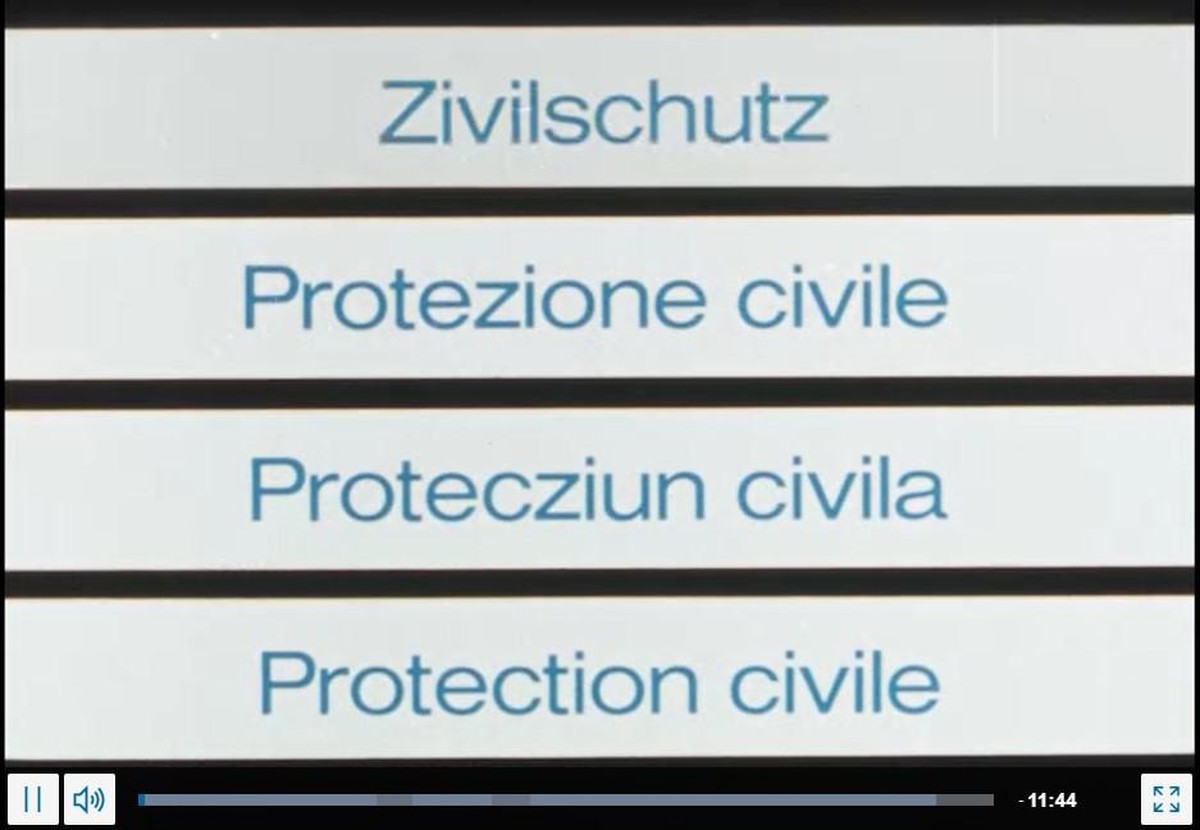 Screenshot: «Das Leben im Schutzraum»: Der Informationsfilm des Bundesamts für Zivilschutz erklärt, was im Katastrophenfall beim Leben im Schutzraum zu beachten ist, 1984.
https://www.historic.admin.c ...