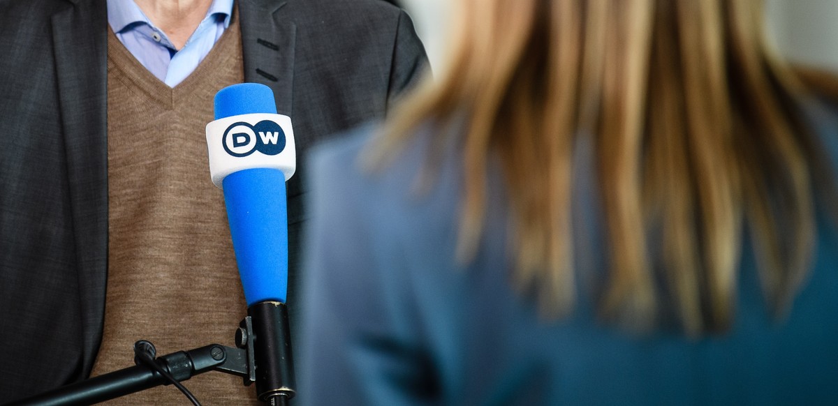 epa09093628 Social Democrats health expert and epidemiologist Karl Lauterbach (C) talks to Deutsche Welle after a session of the German Bundestag in Berlin, Germany, 24 March 2021. The German governme ...