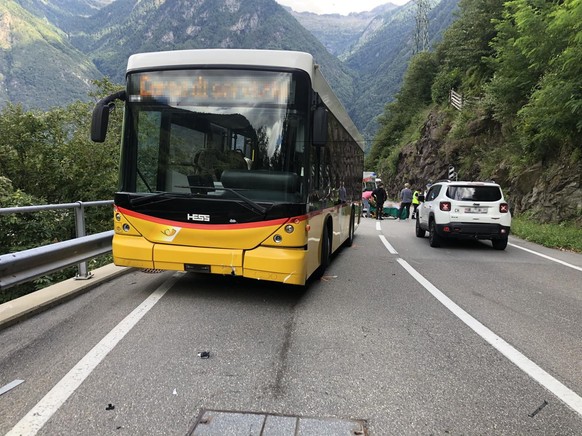 Grono: Motorrad kollidiert mit Postauto
29.08.2021
Am Samstagnachmittag ist es oberhalb von Grono zu einer Kollision zwischen einem Motorrad und einem Postauto gekommen. Der Motorradlenker verletzte s ...