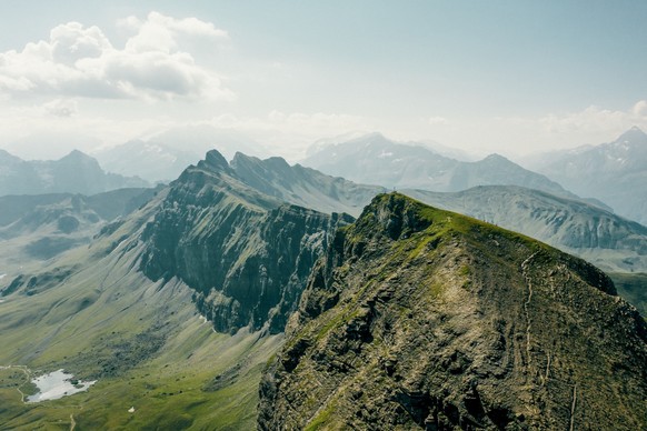 Panoramablick auf einem Grat