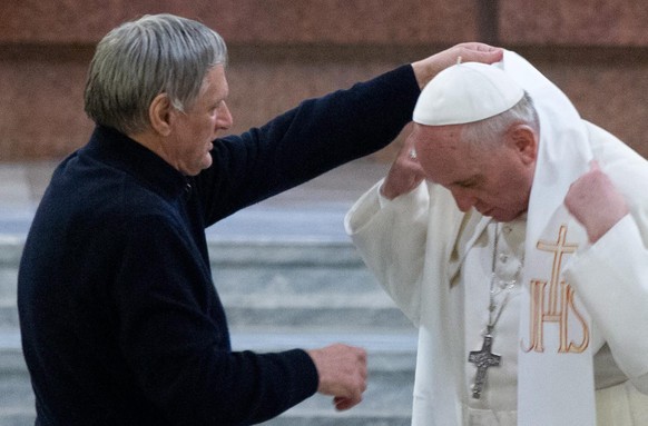 Luigi Ciotti mit Papst Franziskus.