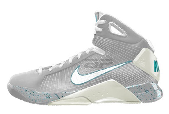 <a href="http://gizmodo.com/5020072/nike-finally-releasing-back-to-the-future-part-ii-mcfly-sneakers-sort-of" target="_blank">Mehr Infos</a> zum tollen Treter gibts <a href="http://gizmodo.com/5020072/nike-finally-releasing-back-to-the-future-part-ii-mcfly-sneakers-sort-of" target="_blank">hier</a>.<br data-editable="remove">