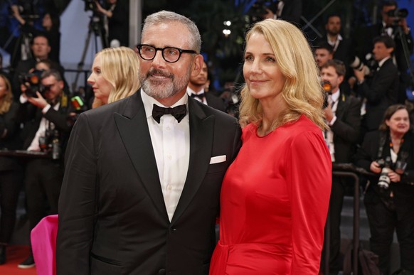 Steve Carell mit Ehefrau Nancy Carell nach der Premiere des Kinofilms Asteroid City auf dem Festival de Cannes 2023 / 76. Internationale Filmfestspiele von Cannes im Palais des Festivals. Cannes, 23.0 ...