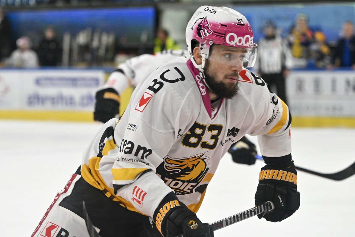 Aojoie`s Martin Bakos, im Eishockey-Qualifikationsspiel der National League zwischen dem HC Davos und dem HC Ajoie, am Samstag, 1. Oktober 2022, im Eisstadion in Davos. (KEYSTONE/Juergen Staiger)