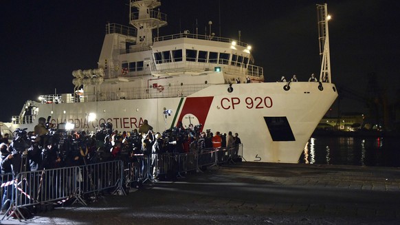 Italian Coast Guard ship Bruno Gregoretti, carrying survivors of the boat that overturned off the coasts of Libya Saturday, arrives at Catania Harbor, Italy, Monday, April 20, 2015. A smuggler&#039;s  ...