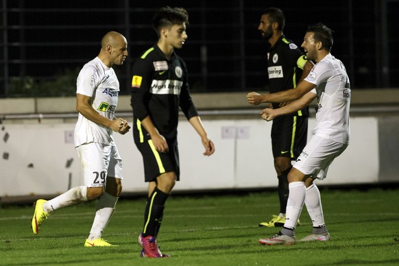 Le Mont&#039;s players Luis Pimenta, left, and Xavier Hochstrasser, right, celebrate their goal, after scoring the 1:0, during the Challenge League soccer match of Swiss Championship between FC Le Mon ...