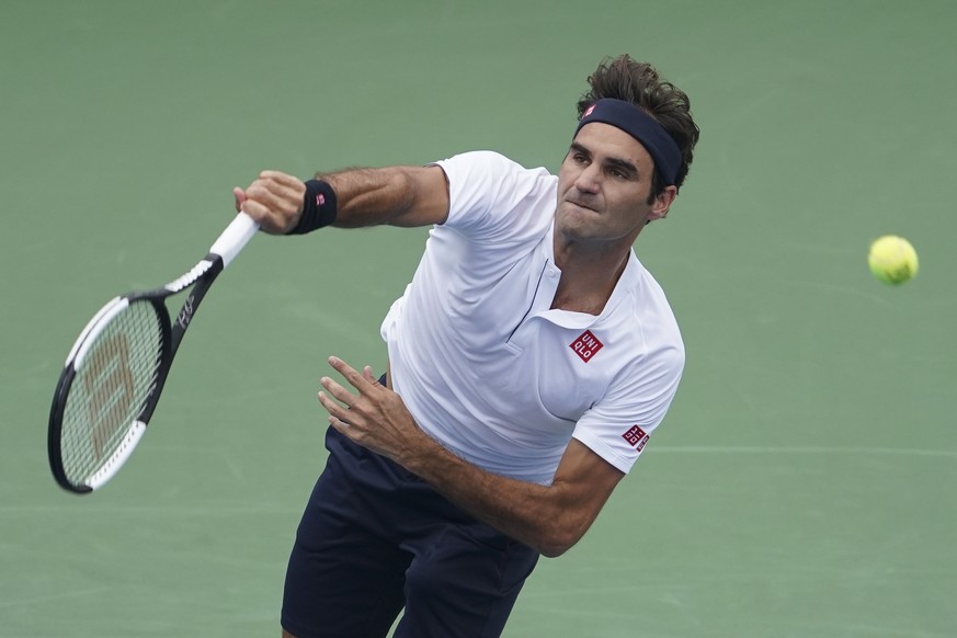 Roger Federer, of Switzerland, serves to Leonardo Mayer, of Argentina, at the Western &amp; Southern Open tennis tournament, Friday, Aug. 17, 2018, in Mason, Ohio. (AP Photo/John Minchillo)