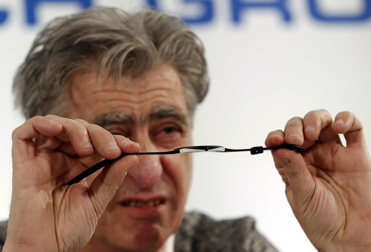 Nick Hayek CEO and Chairman of the Board of the Swatch Group shows a new Swatch during the Swiss watchmaker's annual news conference in Biel, Switzerland March 16, 2017. REUTERS/Denis Balibouse