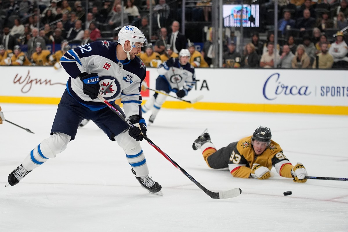 Winnipeg Jets right wing Nino Niederreiter (62) passes around Vegas Golden Knights right wing Mitch Marner (93) during the third period of an NHL hockey game Monday, April 13, 2026, in Las Vegas. (AP  ...
