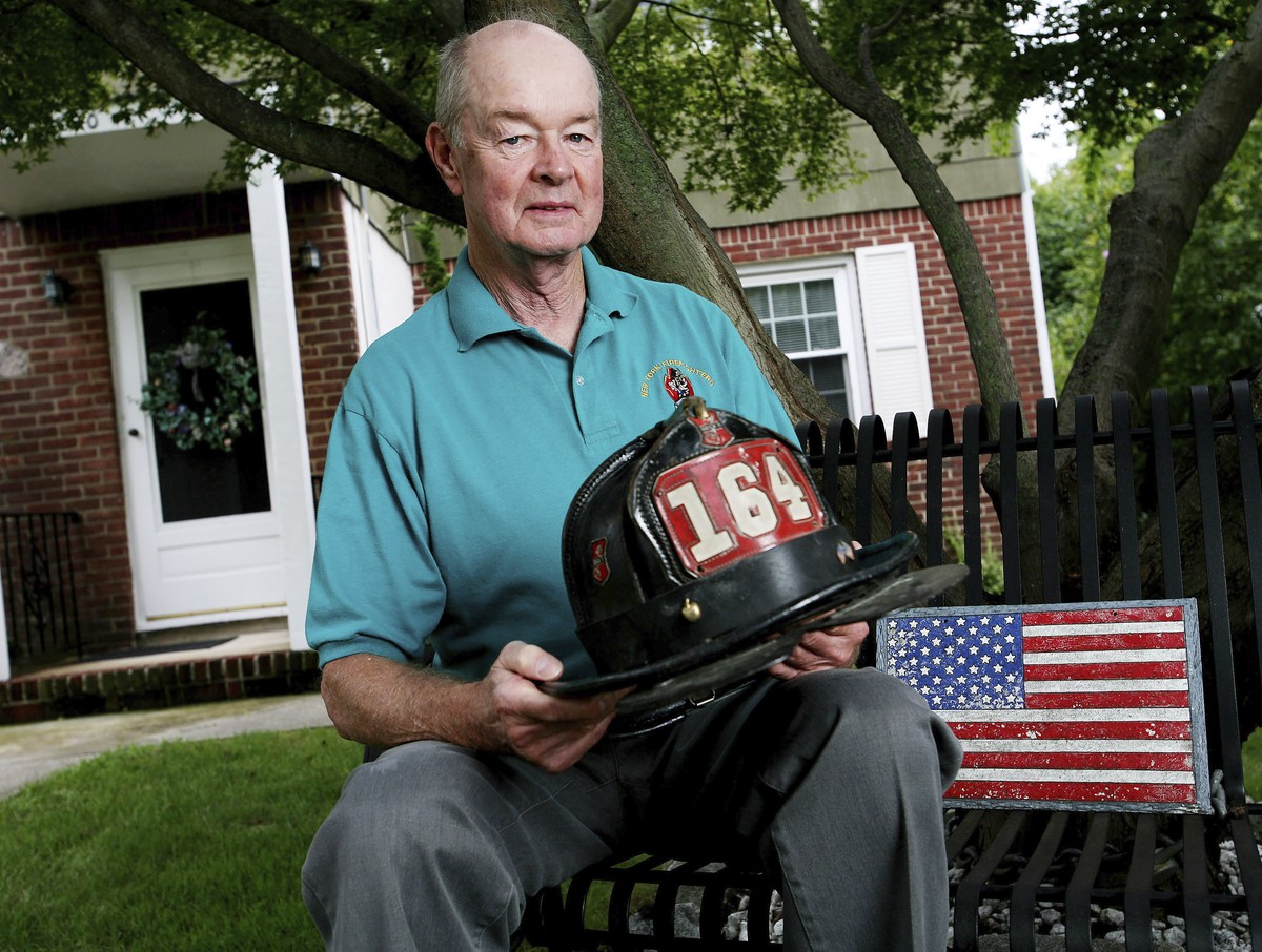 FILE ? Bob Beckwith, the retired New York City firefighter who was photographed on a pile of rubble with President George W. Bush at the World Trade Center site after the Sept. 11th attacks, poses wit ...