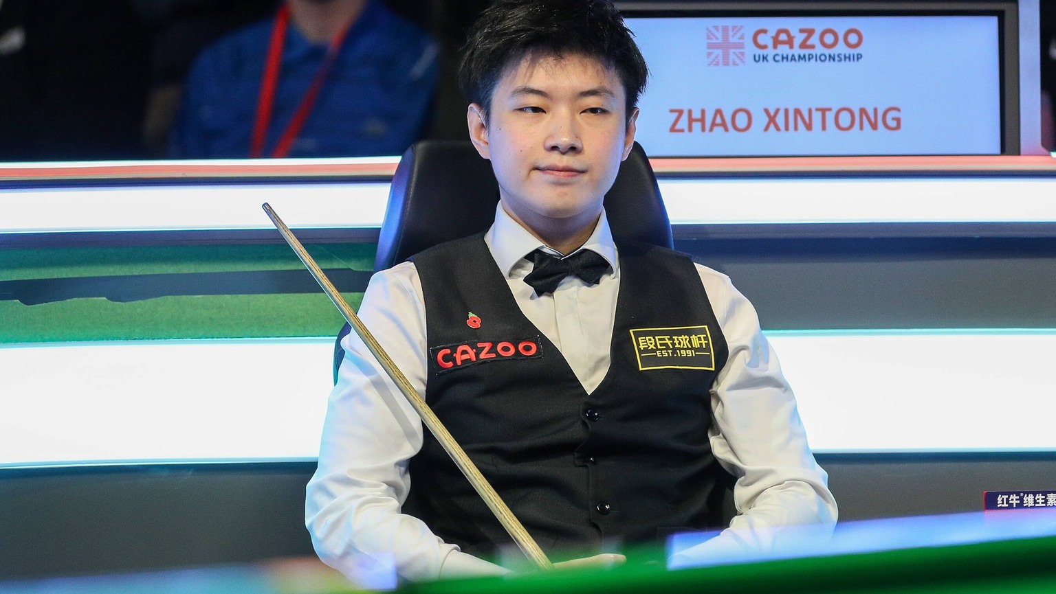 Snooker Cazoo UK Championship Zhao Xintong during their 1st round match against Sam Craigie at the Cazoo UK Championship 2022. Zhao Xintong vs Sam Craigie at York Barbican, York, United Kingdom on 12  ...
