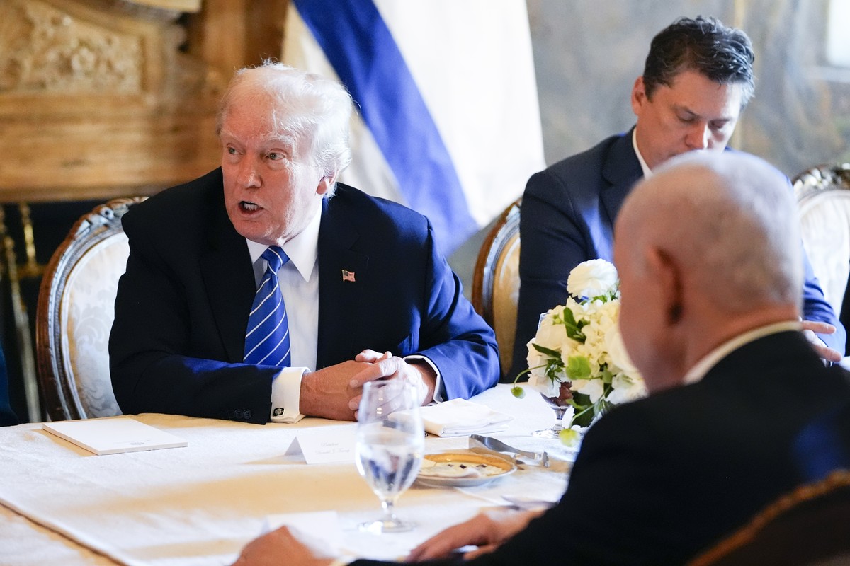 Republican presidential candidate former President Donald Trump meets with Israeli Prime Minister Benjamin Netanyahu at his Mar-a-Lago estate, Friday, July 26, 2024, in Palm Beach, Fla. (AP Photo/Alex ...