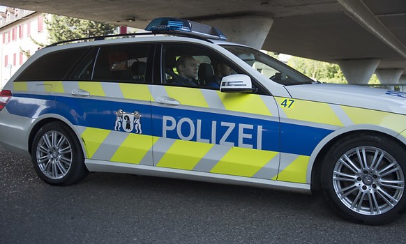 Passanten riefen nach der Unfallfahrt der 79-Jährigen die Polizei. (Symbolbild)