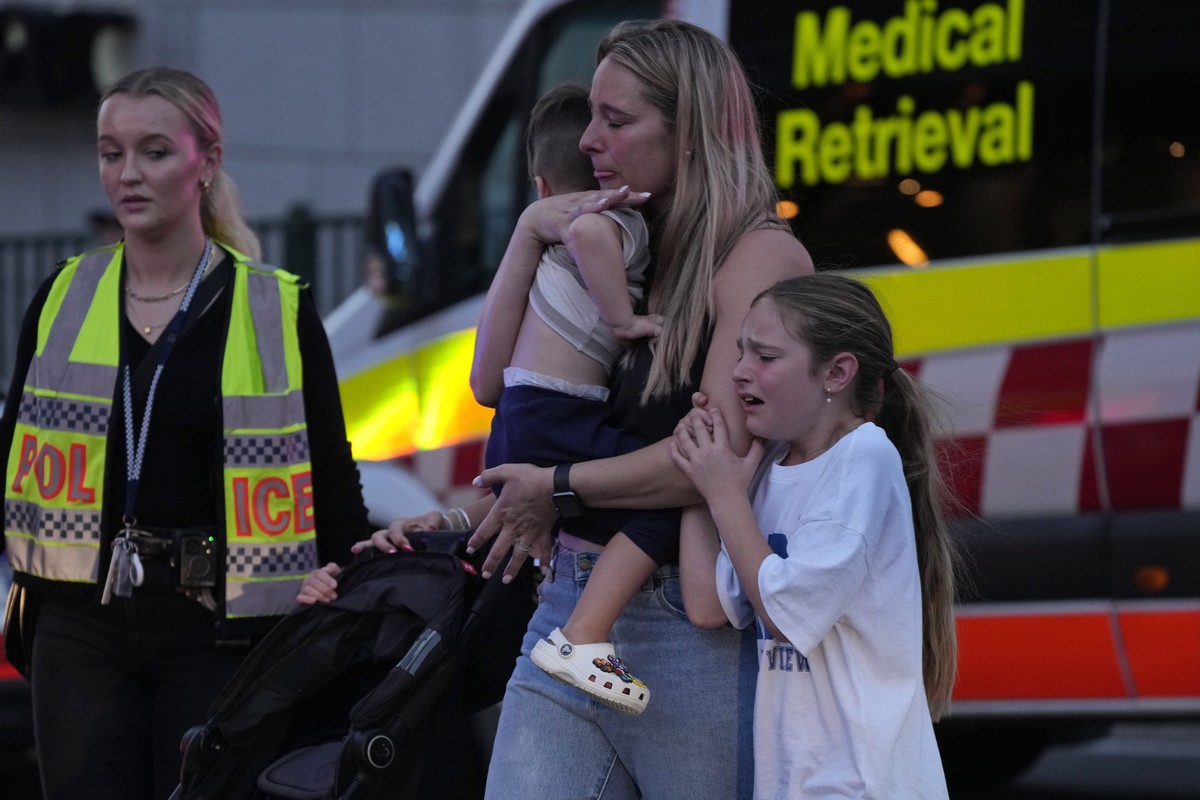 Des gens évacués.