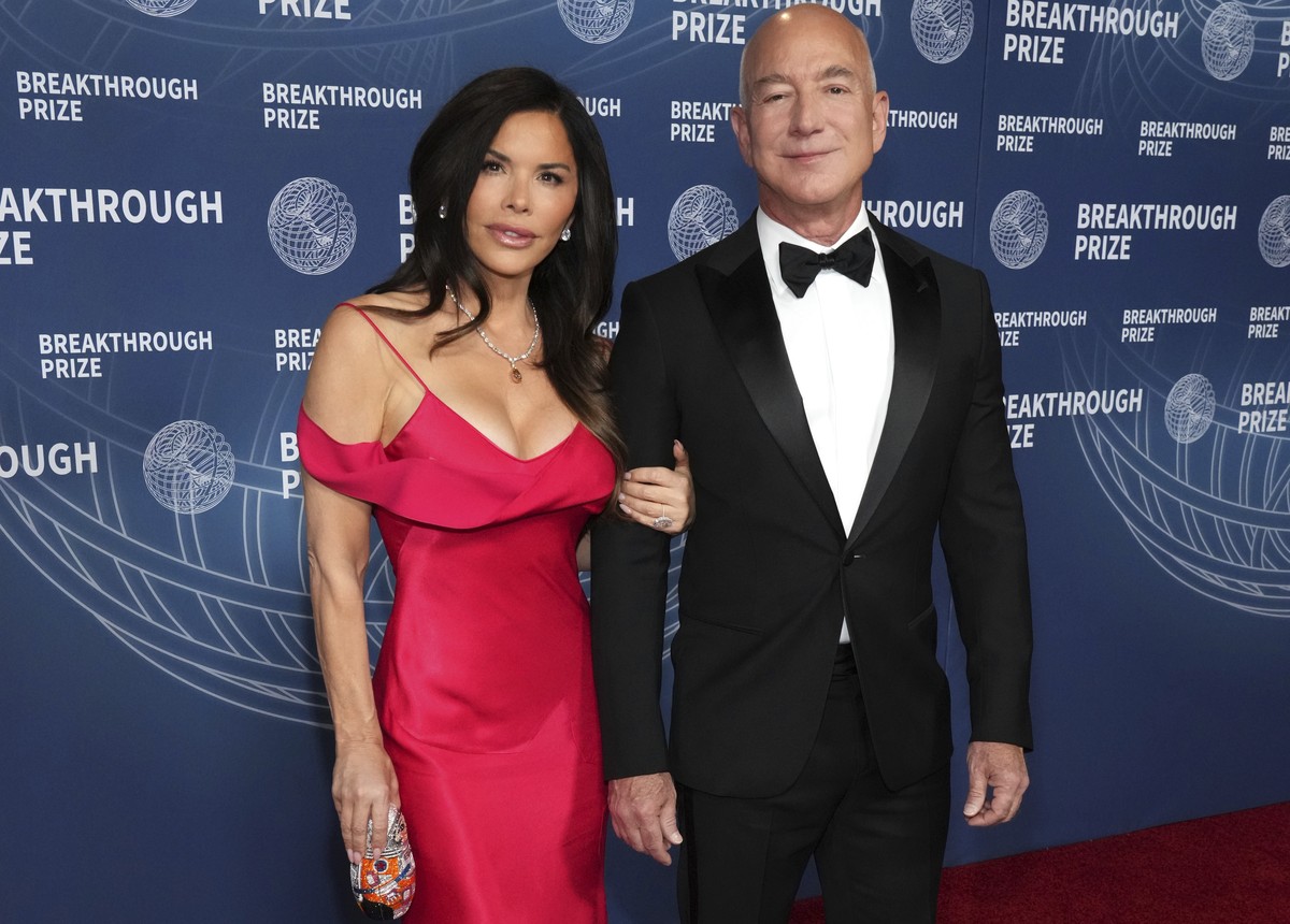Lauren Sanchez, left, and Jeff Bezos arrive at the 11th Breakthrough Prize Ceremony on Saturday, April 5, 2025, in Los Angeles. (Photo by Jordan Strauss/Invision/AP)
Lauren Sanchez,Jeff Bezos