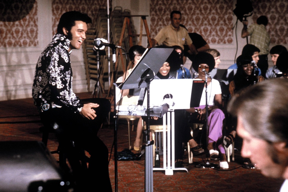 ELVIS ON TOUR, Elvis Presley, 1972 Courtesy Everett Collection ACHTUNG AUFNAHMEDATUM GESCHƒTZT PUBLICATIONxINxGERxSUIxAUTxONLY Copyright: xCourtesyxEverettxCollectionx MCDELON EC015